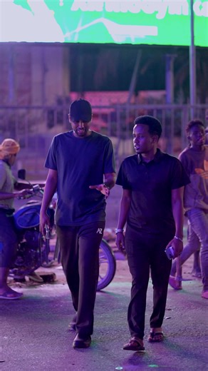 Agaasinka howlaha guud ayaa Cawaa si rasmi ah u bilabay dayactirka jidadka muhiimka ah ee caasimadda, gaar ahaan aagga KM4 ilaa Iskool Boolisiya si loo hagaajiyo isku socodka iyo bilicda magaalada Muqdisho. Howshan waxaa lagu fulinayaa dadaal iyo qorshe ka yimid Duqa Magaalada Muqdisho ahna Guddoomiyaha Gobolka Banaadir Hassan Mohamed Hussein Muungaab iyadoo ujeedadu tahay in la horumariyo kaabayaasha jidadka iyo adeegga shacabka. Muqdisho waa hoyga ummadda Soomaaliyeed, horumarinteeduna waa waa