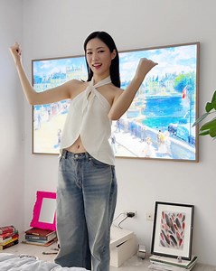 18K views · 465 reactions | 【三星美學智慧顯示器｜The Frame Pro 全新上市】 3000+ 幅世界級館藏盡收眼底 讓你家變身 24 小時藝術館 ️✨ 從經典到潮流，隨心所選、每日換展 不只是一台電視，更是風格裝飾！ *多款 Samsung 智慧顯示器皆已支援 Art Store 功能 更多產品資訊 >> https://pse.is/7uffk6 #Samsung #SamsungArtTV #TheFramePro | Samsung | Facebook