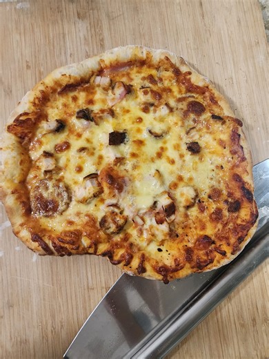 Homemade pizza night 🫶🏻🍕♥️ #homemadedough #pizzanight #homemadepizza #makeitfromscratch #pizzadough