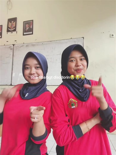 Makroni Roni: Jajanan Enak di SMA 4 Garut