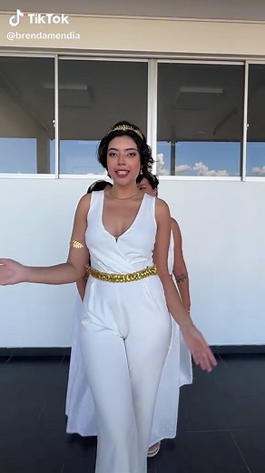 Todo todo sea por los puntos en el proyecto. @Eduarda Santos @Andrea.ds #hercules #musas #diosas #medicina