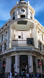 3M views · 10K reactions | More than just appliances, it's a complete smart home solution!  Midea fridge, washer, and dishwasher, all showcased in a breathtaking marble interior. Elevate your living space with this perfect blend of design and innovation. #Midea #BuildYourMideaHome #SmartHome #MomentsOfHome #WashingMachine #SimplifyYourLife #HomeDesign #InteriorDesign #TechAndStyle | Midea | Facebook