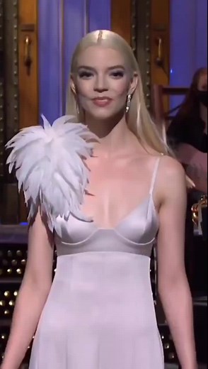 134K views · 1.5K reactions | Anya Taylor-Joy speaking Spanish ❤️ | Movies World | Facebook