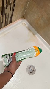 Shower cleaning ✨My secret to a sparkling clean shower? 💦If your shower has soap scum or hard water stains, this hack is a game changer. Comment” shower” and I’ll send you a link with products used in this video#showercleaning #cleanwithme #cleaninghack #soapscumremover #asmr | Ellen The Blogger