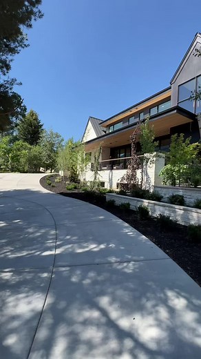 #robisonhomebuilders #paradeofhomes #hometour #customhomes #newconstruction #homedecorideas #interiordesign #housetour #roomtour #customhouse #construction #paradehome #luxuryhomes #bathroomdecor