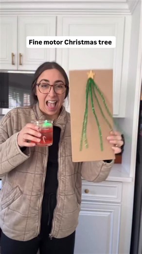 Festive fine motor fun! 🥳🎄 All you have to do is poke a hole in a piece of cardboard, add in the pipe cleaners to make a tree (tape it in the back so it’s secure) then add some bead “ornaments”! #finemotoractivities #kidsactivities #christmascrafts #christmasactivities #sensoryactivities #preschoolactivities #toddleractivities | Daily_dig
