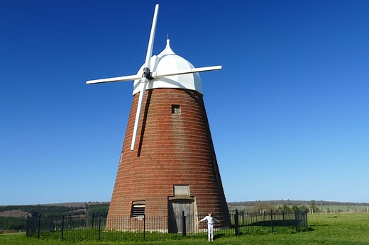 📍Halnaker Windmill Trail, near Chichester, West Sussex See comments for link to free route guide where we tell you everything from where to park to turn-by-turn directions. 🌟Windmill 🌟Vineyard 🌟Boxgrove Priory 🌟Pub by footpath 🌟Play Area Tinwood Estate Wines Anglesey Arms [windmill trail, Halnaker Windmill, Chichester, Sussex, West Sussex, West Sussex Walk, Family Walk, Outdoor Family] | The Ambling Path - Family Friendly Walks