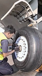 198K views · 2.5K reactions | Replacing landing gear's tire ✈️ #aircraftmaintenance #aircraft #aircraftengine #aircraftlovers #aircraftmechanic #aircraftengineer #AircraftEngineering #aviation #aviationlovers #aviationgeek #aviationphotography #boeing #emirates | Your Aviation | Facebook