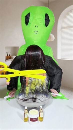 #karseell #karseellcollagen #karseellhairmask #hairmask #hairdamage #healthyhair #conditioner #smoothhair #smallbottlekarseell #shampoo #blondehair #fyp #redhair #curly #curlyhair #curlyhairroutine #alien