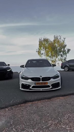 Discover the Elegant Design of the White BMW M4