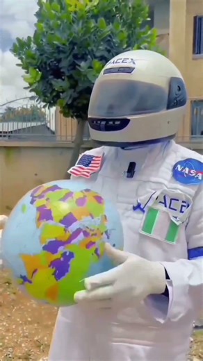 astronauts aboard the orion space craft the Arthemis 2 taking breakfast