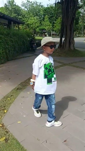 JAVAS HAPPY RARILARIAN IN BOROBUDUR COURTYARD #videoshorts #videoviral #shorts #fyp