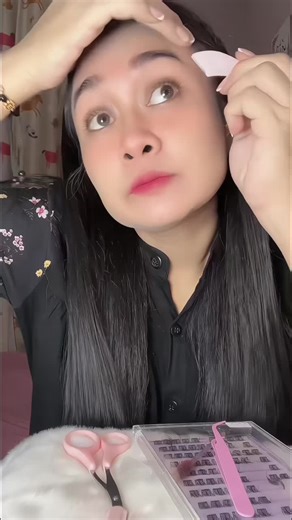 Having eyebrows that are too long can make you look old, so it's important to regularly use an eyebr