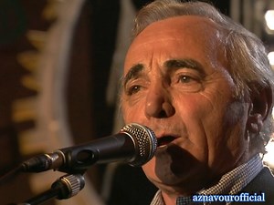 Le 12 juillet 1997, le festival Jazz à Montreux rendait un somptueux hommage à Charles Aznavour en organisant une mémorable soirée avec divers artistes internationaux. Charles Aznavour avait participé à ce concert en interprétant plusieurs titres dont ici "Emmenez-moi" avec George Duke aux arrangements et à la direction d’orchestre. ❤🎶 | Charles Aznavour