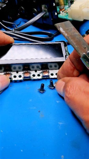 Troubleshooting and Repair of Push Button Switch on Retro-Style Modern Car Radio #RetroStyleAudio #ModernClassicRadio #ClassicCarAudio #RetroSound #CarAudioRepair | Giyan Circuit