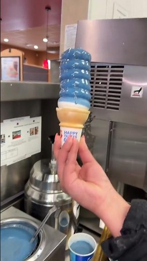 Making A Dairy Queen Cookie Crunch Dipped Cone 💙 #dairyqueen #mukbang #cone #dq