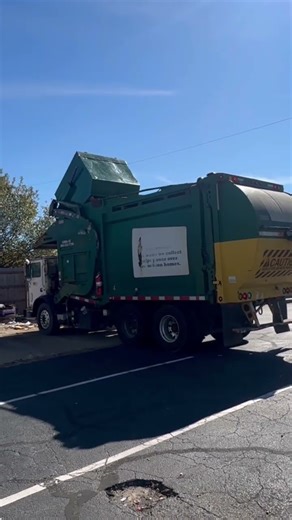 Old Mack McNeilus #wastemanagement #garbagetruck #mack #automobile