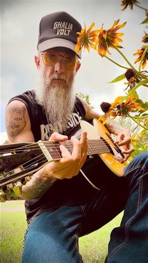 Guitar Talk! 🇺🇸 #Blues #Guitar #Guitarist #Acoustic #LiveMusic