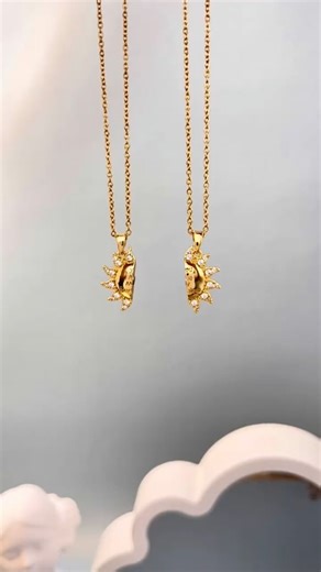 Very beautiful silver locket for women with good design