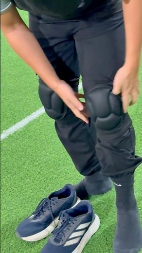 Knee pads for protection!🦵🏼 #fitness #kneepads #kneebrace