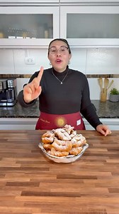 Calzones rotos, receta típica chilena 🇨🇱 Ingredientes: Harina 0000 1kg 4 huevos Azúcar 200gr Leche tibia 220ml Manteca 100gr Polvo de hornear 1 cda Ralladura de 1 naranja Esencia de vainilla 1 cda #panaderia #merienda #calzonesrotos #receta | Melanie Diaz - Gotadeazúcarok