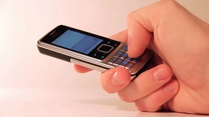 How to Insert SIM Card in Samsung Galaxy S21 FE 5G Step-by-Step Guide to Locate and Open SIM Slot