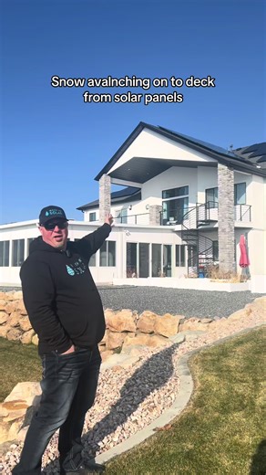 We love solar panels, but if you live in an area with lots of snow, it’s good to know that it’s important to alleviate potential avalanching off of solar panels. We do all of that here and Wash Me Solar!❄️