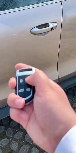 3.4K views · 52 reactions | What to do when your car keys is out of battery? #cartips #carcare #cars #car #carservice #automotive #carmaintenance #carrepair #mechanic #carfacts #carlovers #auto #vehicletips #carlove #automobile #autorepair #carparts #carrepairs #carsafety #carservices #maintenance #tips #automechanic #carhacks | Lee Mon | Facebook