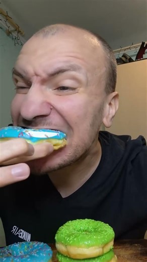 When the donut is so hard that you have to put in fake teeth! #fy #fypシ