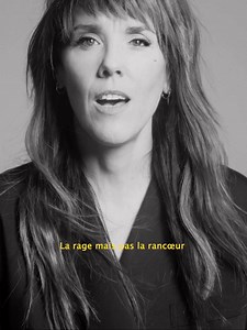 Positionnons nous dans notre pouvoir et ne laissons pas à ceux qui piétinent l’amour, la joie et la lumière nous déstabiliser. Nous sommes ce que nous choisissons d’être ❤️ | ZAZ