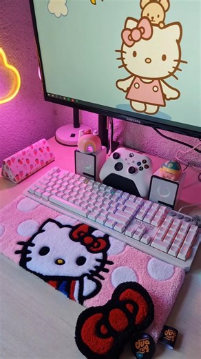 Hello Kitty keyboard rug #asmr #tufting #alfombra #setupgamer #handmade #decor #yarn #desksetup #art
