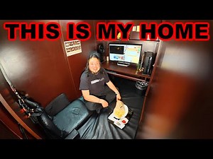 Living in Japan’s $11 Internet Café for a Day