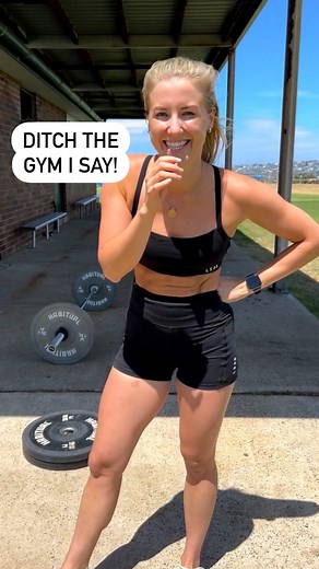 You don’t need a gym to have an effective workout!! Honestly STOP relying on weights to train, it’s not the only method of training 🥸 For me personally, being able to HAVE TIME back in my day was the best change that could have happened.. Plus turns out, the gym isn’t the only place to sculpt your dream body 😋. From parks to beaches, even the comfort of home – I’ve unlocked the secret to effective workouts anywhere. 💪 and the real revelation came with bodyweight training. It’s not just about 