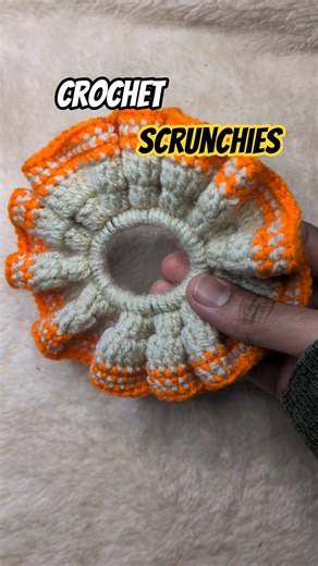 Crochet Scrunchie #crochetscrunchie #crochet #crochettutorial #howtocroches #youtubeshorts #shorts
