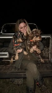 Nouvelle mise à jour dispo sur les Dogtra Pathfinder 2 ! On peut maintenant : 👉 Partager les fonctions dressage entre chasseurs : parfait pour mieux coordonner les actions et garder nos chiens en sécurité. 👉 Changer la couleur des LED pour identifier nos chiens à distance, même de nuit 🔴🟢🔵🟡🟠⚪️🟣 Penser à faire la mise à jour depuis votre app Pathfinder2 💡 *collaboration commerciale* @dogtraeurope | Johanna Clermont