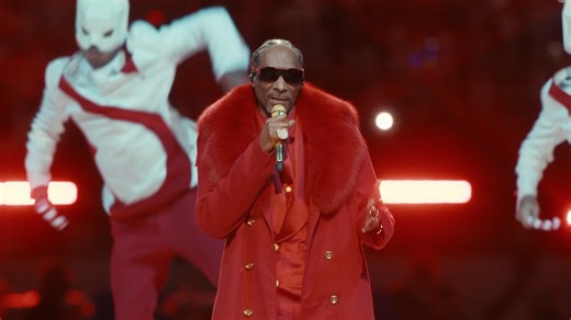 88K views · 583 reactions | Snoop Doggs Holiday Halftime Party, ein Standalone Special, gibt's jetzt auf Netflix  | Netflix | Facebook