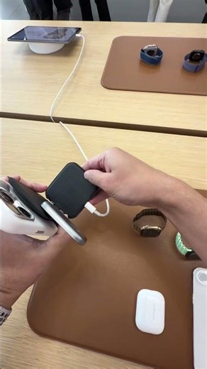 Three-in-one magnetic bracket charger, a must-have for travel.#Bracket #recommended #iphone17promax