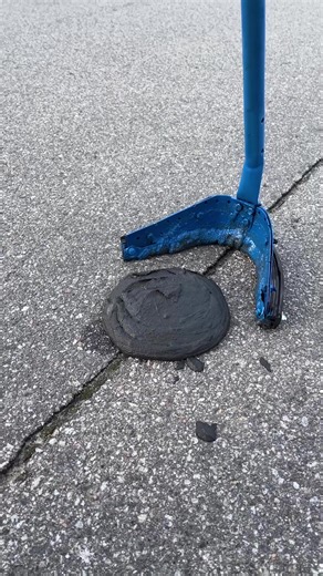 Crack sealing hack | Panda Curioso