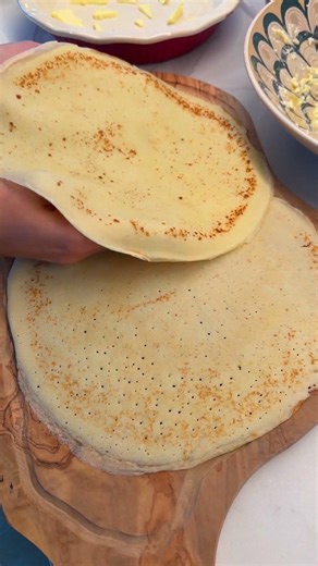 Rulouri de clatite cu branza, nuci si miere • reteta Bucataria Lidl