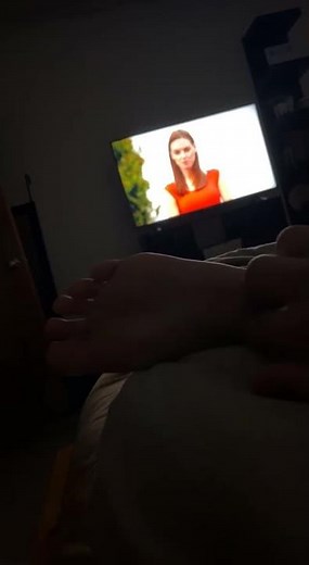 Foot tickling a female dental assistant 28 years old ! She loves the therapy