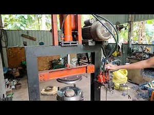 Hydraulic press machine. (Making Clay Pots)