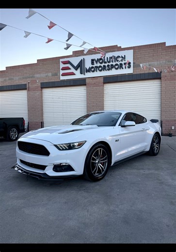 Discover the 15' Mustang GT Premium in Tucson