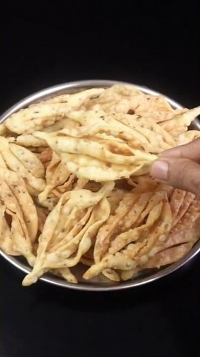 Make crispy and crunchy mathri with the easiest tricks | Namkeen Mathri
