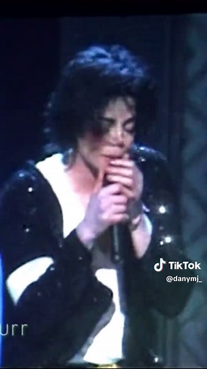 Michael Jackson's Billie Jean Live Performance 2001