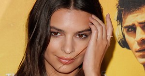 Emily Ratajkowski en micro-short en cuir et lingerie apparente : EmRata ose cette tendance mode « provocatrice » de 2024