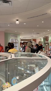 13K views · 88 reactions | The Easter treats at the Confectionary in Magic Kingdom are a sweet delight!  You’ll find delicious candied apples  covered in colorful M&Ms , a festive spring popcorn mix , fun cake pops , and so much more! It’s the perfect spot to grab a treat and celebrate the season!  #spring #magickingdom #wdw #disney #disneyparks #disneyworld #disneytips #disneyfood | Streaming the Magic | Facebook