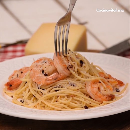 Cocina pasta con camarones con estas recetas sencillas