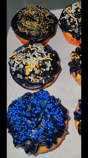 Practicing using tips for icing cupcakes I made for my boys. Homemade cream cheese icing. #cupcakes #creamcheesefrosting #practicemakesperfect | Nathalie Robert