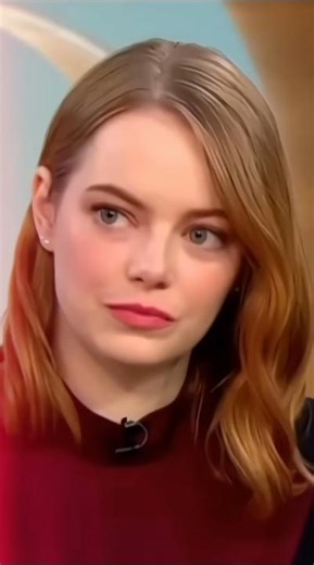 Emma Stone – Natural Beauty & Charming Elegance ✨
