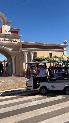 Muita emoção, e barulho de motos, na despedida a Lurrique Ferrari em Adamantina. Atleta de wheeling / stunt, perdeu a vida após acidente durante apresentação que fazia no último domingo no Beto Carrero World, onde trabalhava há um ano. #Luto #Despedida #Wheeling #Stunt #Adamantina #SigaMais | Siga Mais